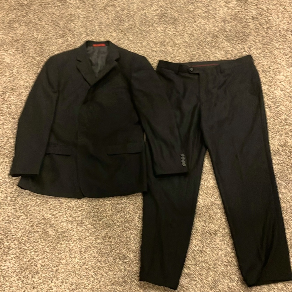 Black suit. Size R42/36